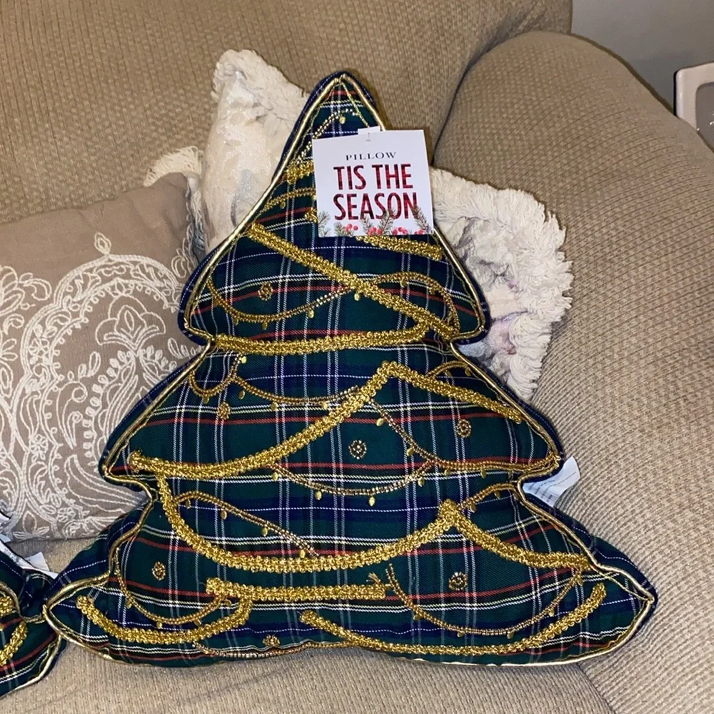 ❤️💛🎄💙💚NWT Plaid Embroidered Christmas Tree Pillow Set